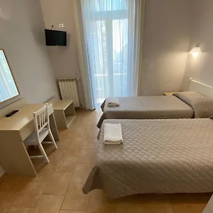 Atena 2*, Milán Italia